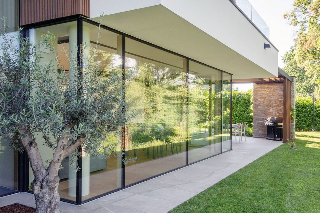 serramenti pareta vetrata Finextra Como