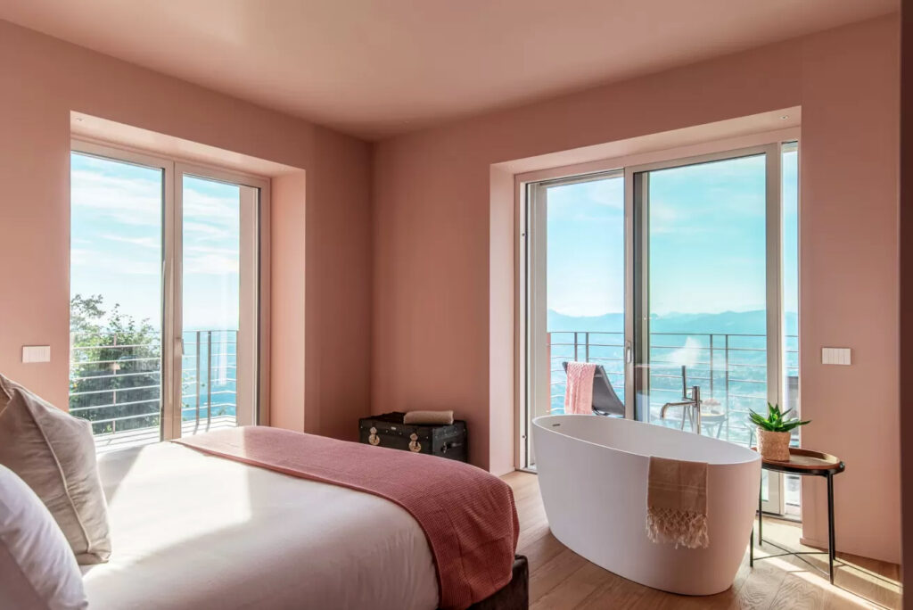 Sostituzione serramenti in struttura ricettiva a Brunate (CO)