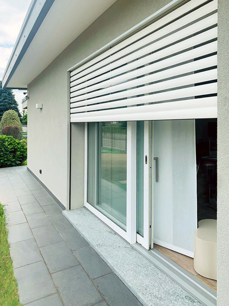 TAPPARELLE NEW SOLAR STANDARD COLORE TELO BIANCO RUVIDO E GUIDE IN ALLUMINIO IN TINTA Cantu